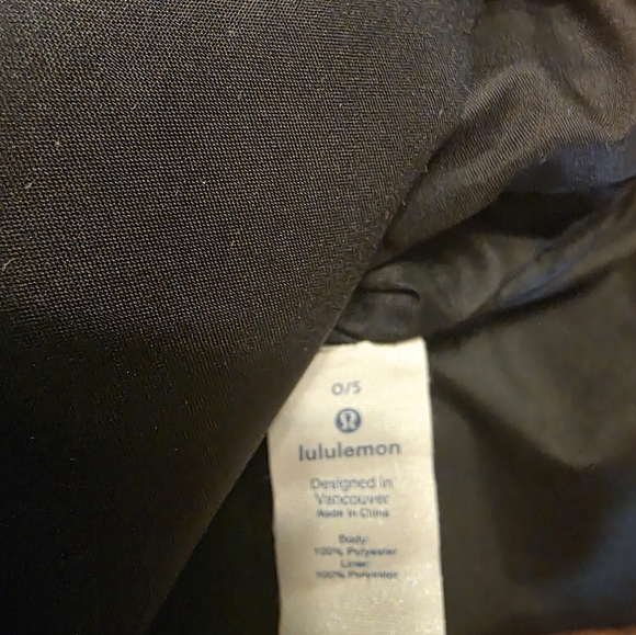 Lululemon Festival Bag II 5L in the Mineralize Multi/Black Color - Picture 13 of 14